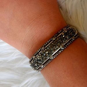 *Brighton* Bangle 🩶